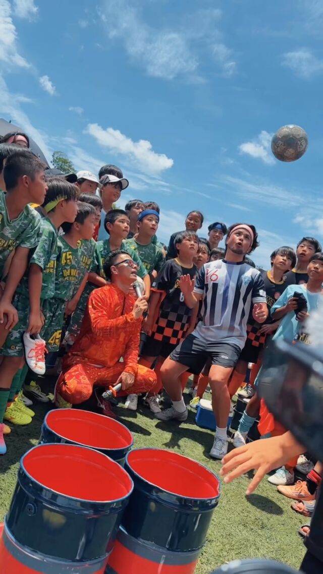 駅前不動産presents 第3回VAMOS CUP &第1回VAMOS CUP NEXT 開催！⚽️

総勢80チーム、多くの参加依頼をいただき本当にありがとうございました！
2日間で3000人を超える方々がグローバルアリーナにお集まりいただきました。

3回目となる今回は、サッカーの熱い戦いに加えて、エンタメ要素や元プロ選手との触れ合いも満載🔥

子どもたちのキラキラした笑顔、保護者の皆さんの応援、指導者の皆さんの尽力…すべてが最高の瞬間でした。

この「楽しい」「好き」が、みんなの心の中にずっと続きますように💪

VAMOS‼️

✨スポンサー企業✨

駅前不動産さま
@ekimae_smile 

スーパースポーツゼビオさま
@ssx_fukuokatenjin 

タケダスポーツ&クリニックさま
@takeda.sports.clinic 

adidas japanさま
@adidasjapan 

umblo japanさま
@umbrojp 

new balance さま
@newbalance 

PENALTY さま
@penalty.jp 

大塚製薬 さま
@otsukanc 

k-cafe さま
@kcafe_car_fukuoka 

アースブルー さま
#プロテクトJ1

山方屋 さま
@oniku_yamagataya 

ザムスト さま
@zamst.jp 

hacomono さま
@hacomono_ 

VITAS さま
@vitas_japan 

明治安田 さま
@meijiyasuda.official 

pizza pockets さま
@pizzapockets_jp 

冠スポンサーである駅前不動産さまを始め、
本当にたくさんの企業の皆様に支えていただきこのバモスカップは開催できました。
心から感謝の気持ちでいっぱいです。
本当にありがとうございました。