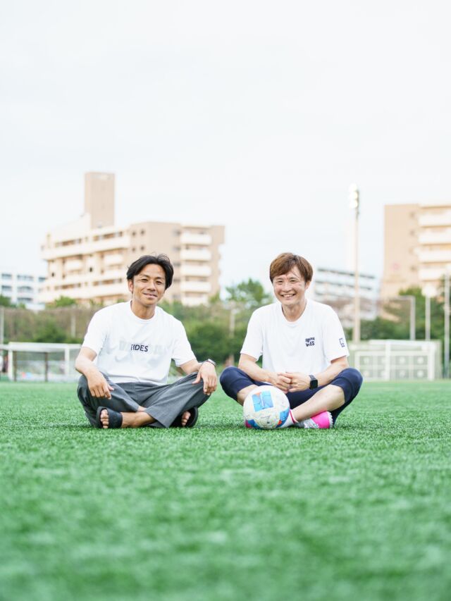【バモス10月号予告】
元サガン鳥栖キャプテンの「どん底からの這い上がり方」🔥

小野伸二、遠藤保仁…“黄金世代”のひとつ下で、世界を目指した男。
現役16年。栄光も、どん底も、すべて経験した。

バモス最新号に登場するのは、飯尾和也さん。
現在、株式会社メーカーズ スポーツ地域連携ディレクター
@kcafe_car_fukuoka 

バモス編集者とはサガン鳥栖で5年間をともに戦い、プライベートでも多くの時間を過ごしました。
だからこそ聞けた素顔が満載です👀

▶ 普段は天然で、誰からも愛される人
▶ 試合になると一変、チームを鼓舞し続ける闘将
▶ どん底から這い上がった壮絶ストーリー

本気で挑み続ける人のもとには、人が集まり、チャンスが巡ってくる。
その理由が、この対談にありました。
飯尾和也さんの生き方と、株式会社メーカーズで始まる新たな挑戦をたっぷりとお届けします！お楽しみに！

📖 VAMOS10月号、まもなく発刊！
「早く読みたい！」と思った方は、いいねとコメントで教えてください✨
サッカー好きの仲間にも、ぜひシェアを！

📷photograph by @butthenxstudio 

#VAMOS #飯尾和也 #サガン鳥栖 #株式会社メーカーズ #kcafe